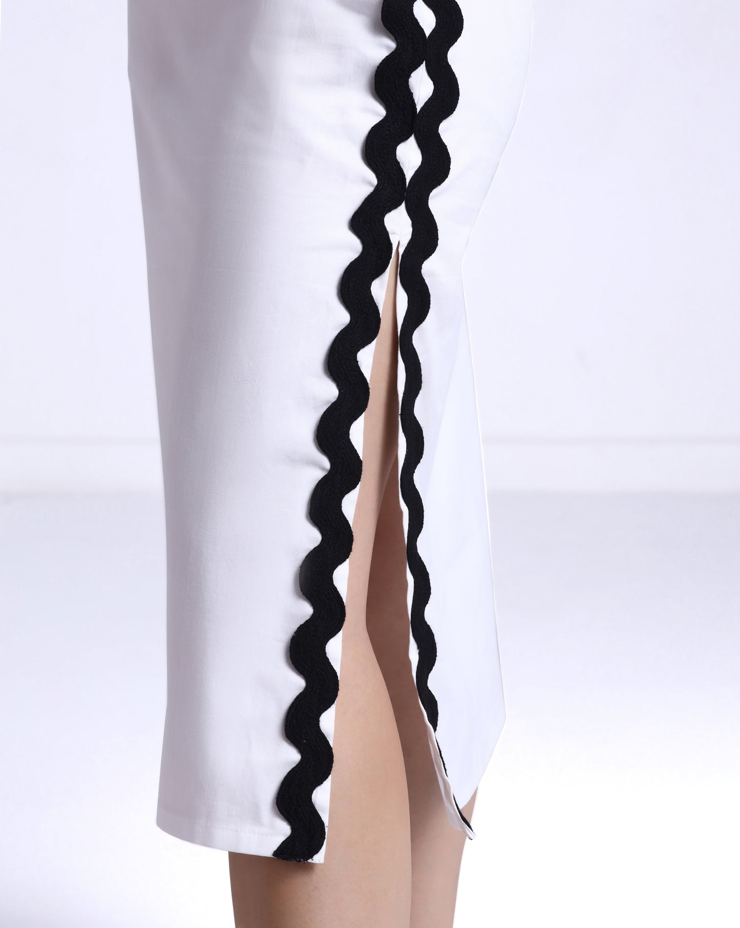 Contrast Trim Midi Dress